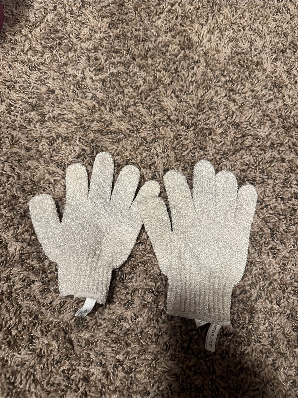 Exfoliating gloves
